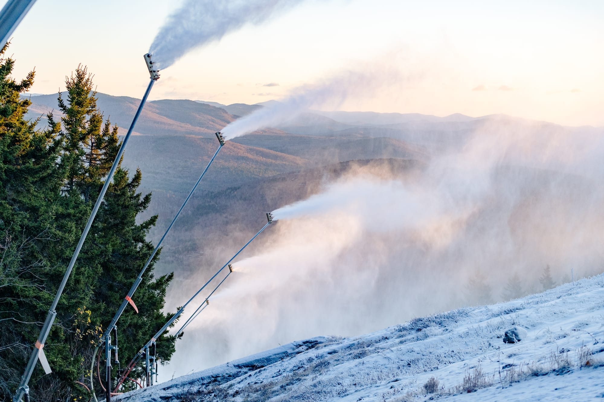 Sunday River making snow on Locke this morning.  📷 Sunday River