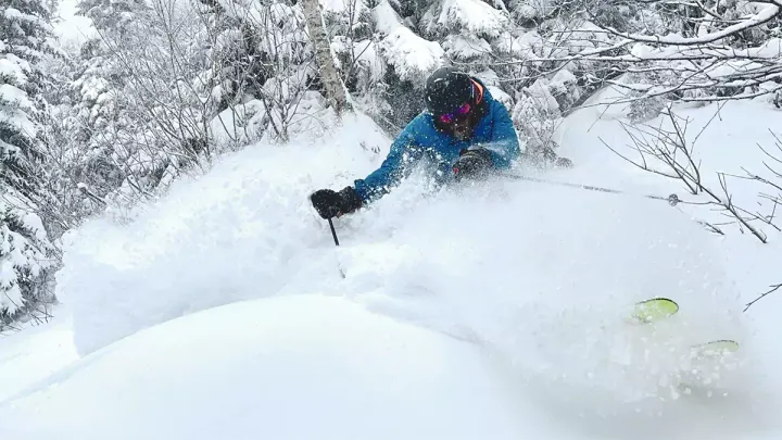 Smugglers' Notch came in with 17" of snow.  Zoinks!  📷Smugglers' Notch