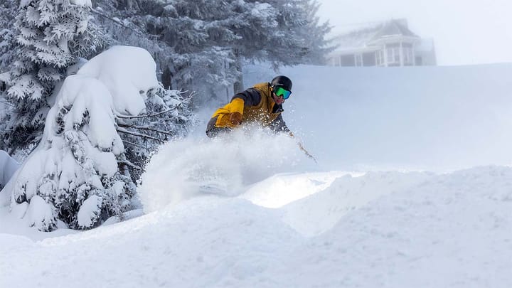 Snowshoe had a blower pow day today and as much as 20" was seen in the Alleghenies.   📷 Snowshoe Mountain