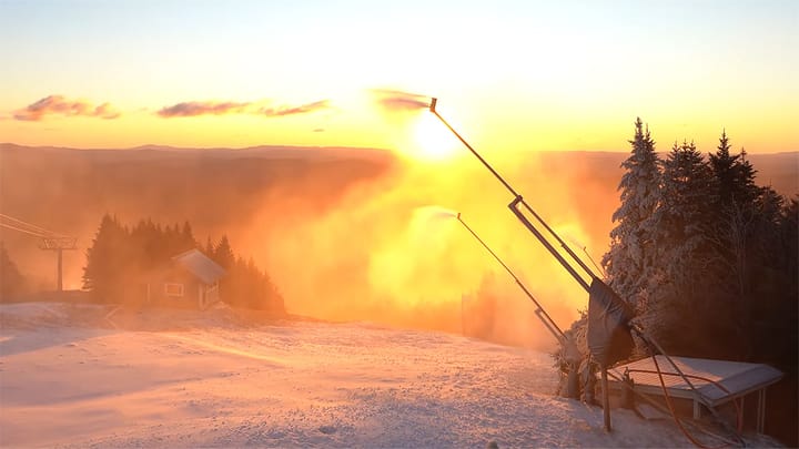 Okemo fired up their snowguns all the way to the base Sunday morning.  📷 Okemo