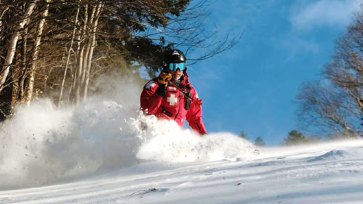 Magic is going to drop dozens of ropes this weekend on natural snow!  📷 Magic Mountain