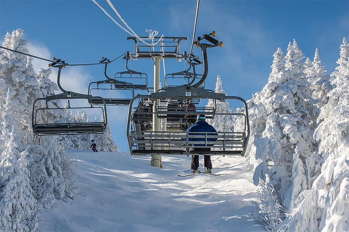 Stratton is ghosted and It happened slowly but without melting and most of the glades are open. 📷 Stratton Mountain