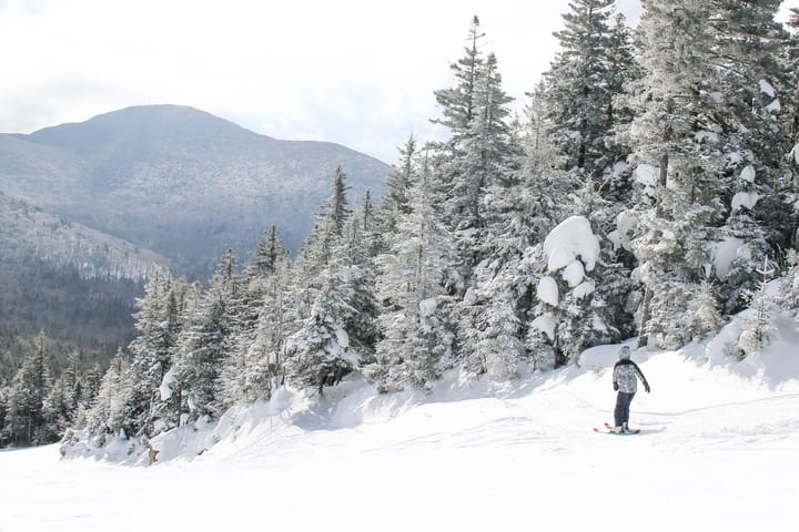 A powdery scene at Bretton Woods looking into the Presidentials.  📷 Bretton Woods